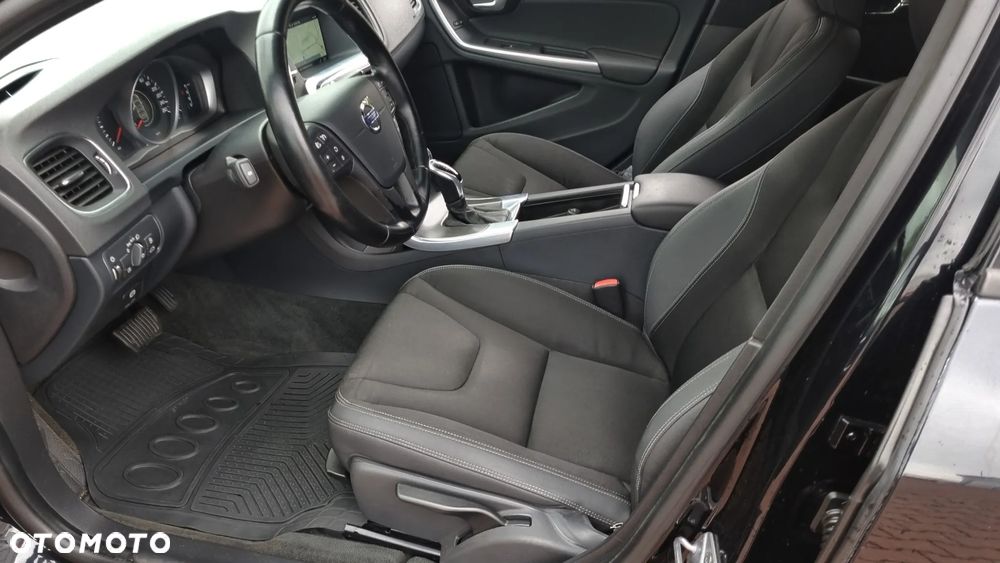 Volvo V60 D4 Geartronic Momentum - 16
