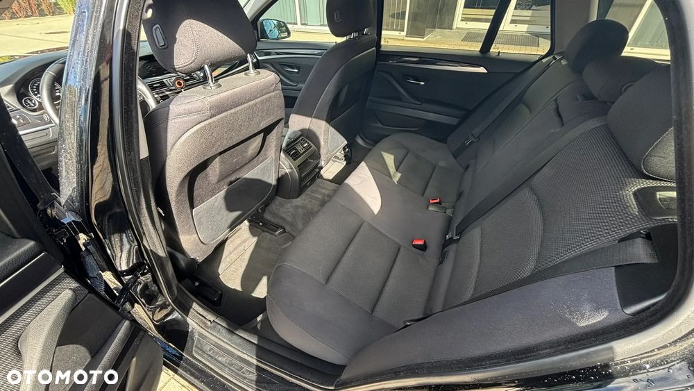 BMW Seria 5 530d xDrive Touring - 17