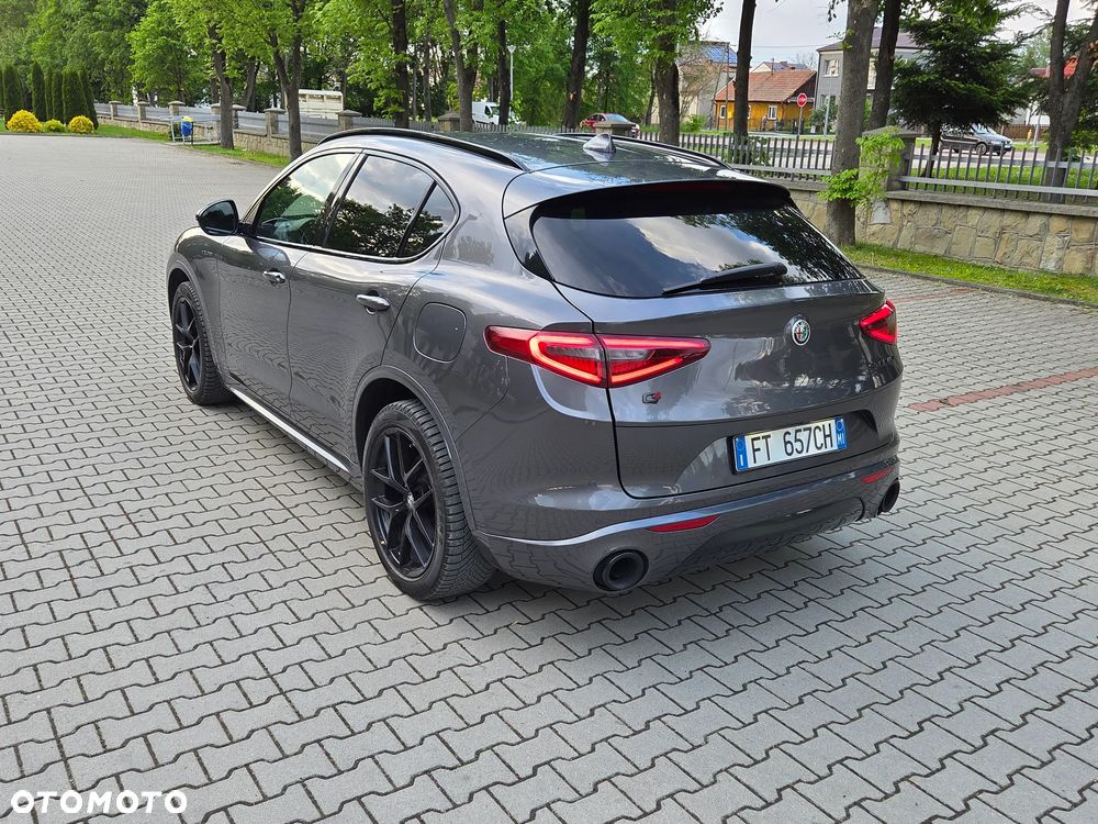 Alfa Romeo Stelvio 2.0 Turbo 16V AT8-Q4 Veloce Ti - 2