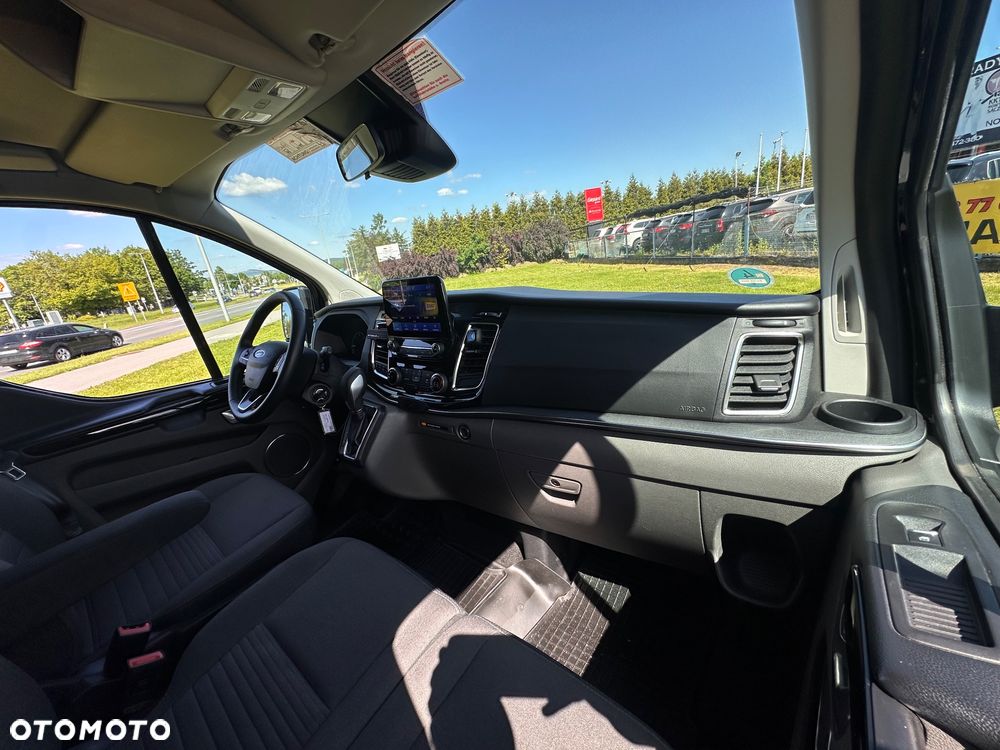 Ford Tourneo Custom - 32