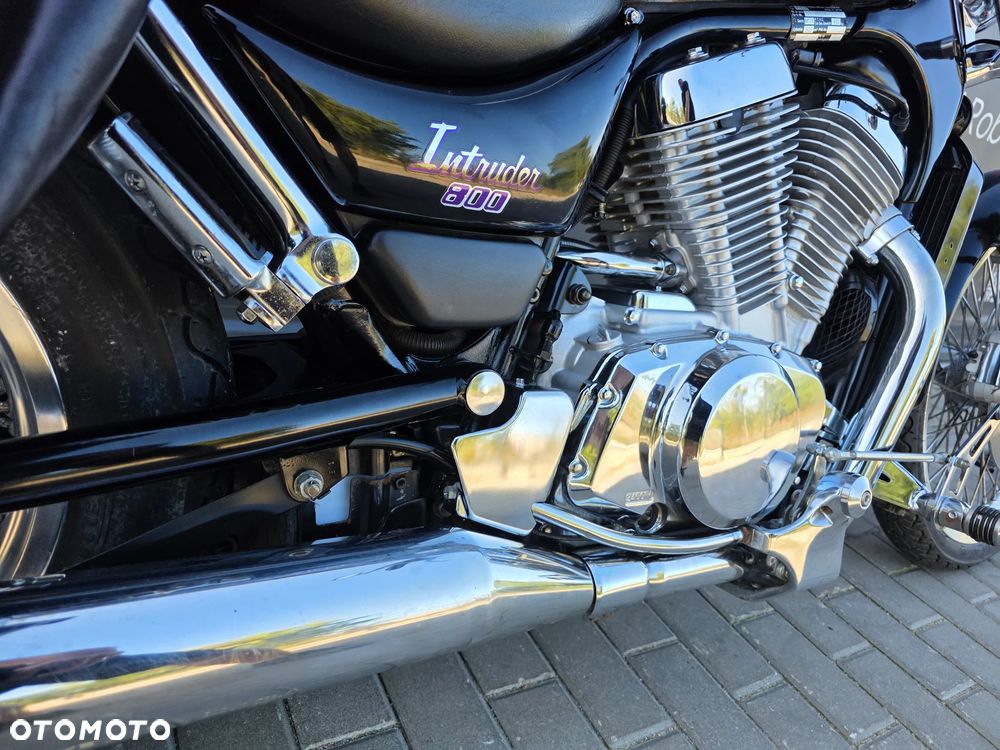 Suzuki Intruder - 24