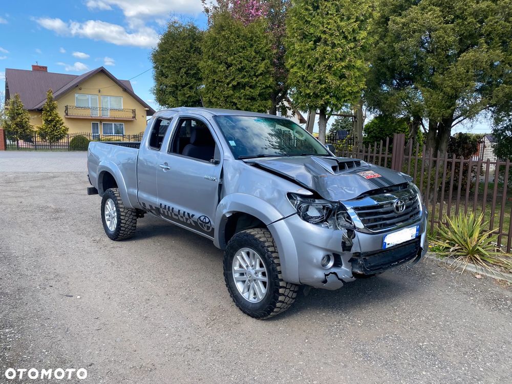 Toyota Hilux 4x4 Extra Cab - 6