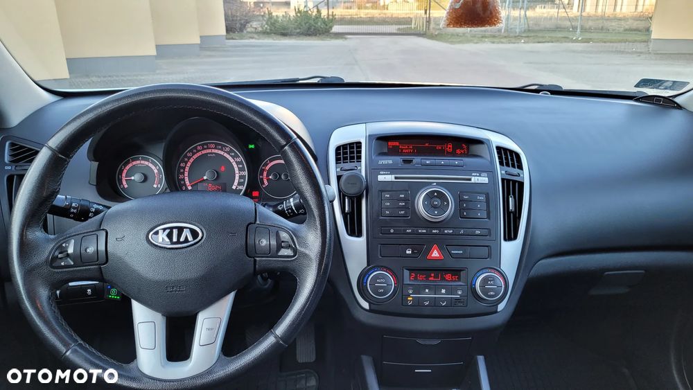 Kia Ceed - 12