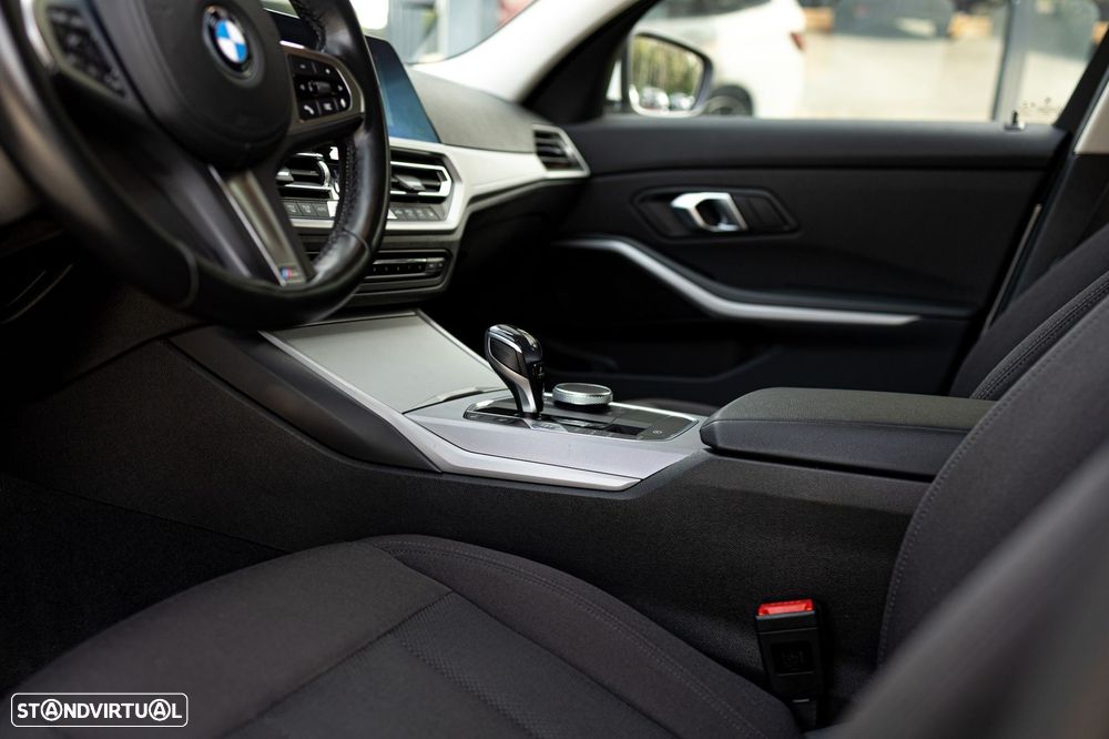 BMW 320 d Aut. Sport Line - 44