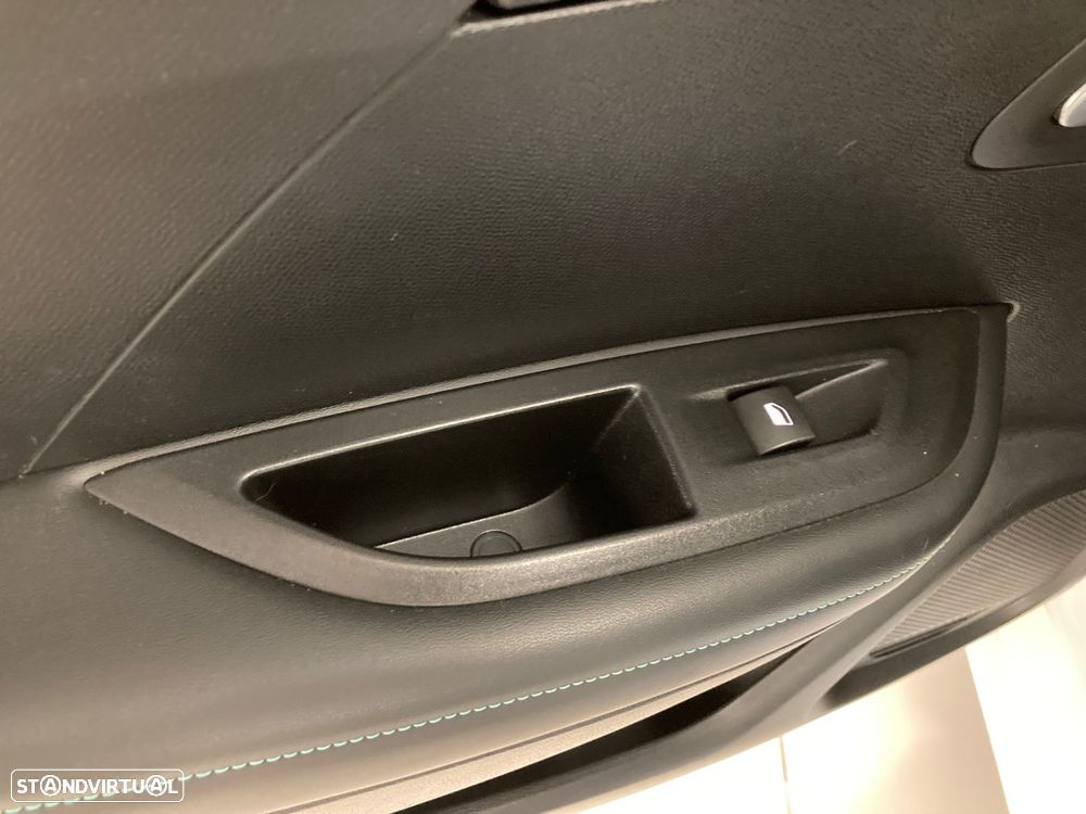 Peugeot 2008 1.2 PureTech Active Pack - 25