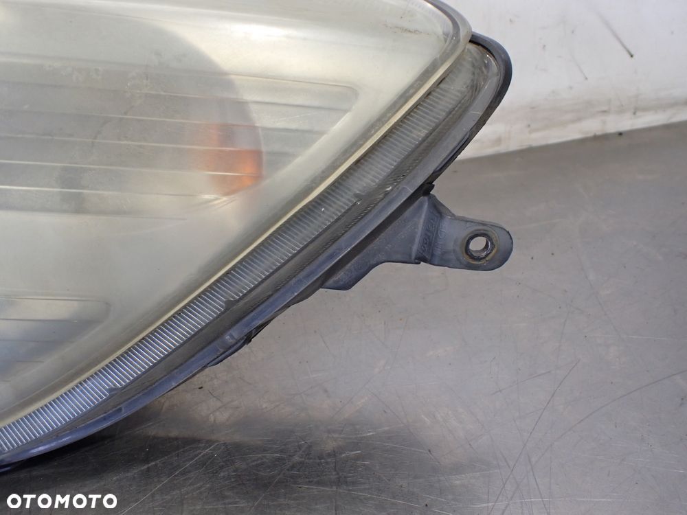 LAMPA PRAWA PRZEDNIA TOYOTA YARIS II 1.4 81110-0D120 - 6