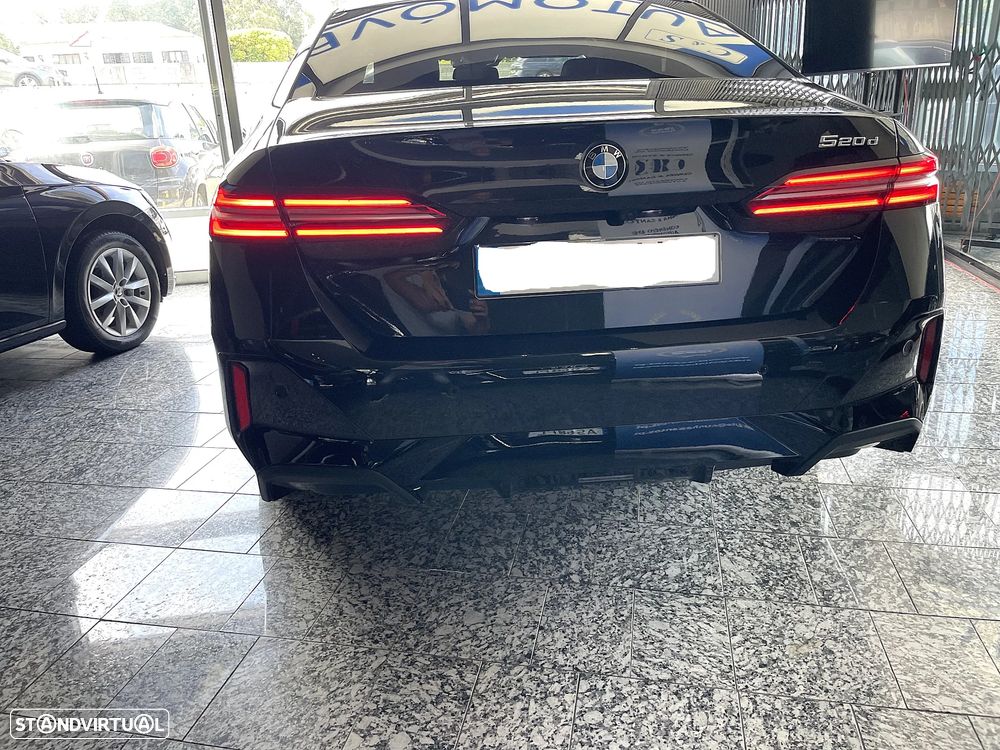 BMW 520 d Pack Desportivo M - 14