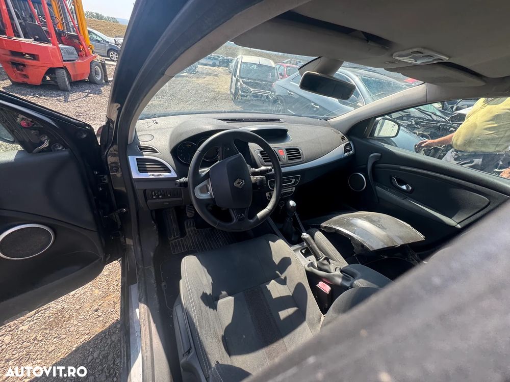 Dezmembram Renalut Megane 3 Break 1,9 dci 2011 - 13