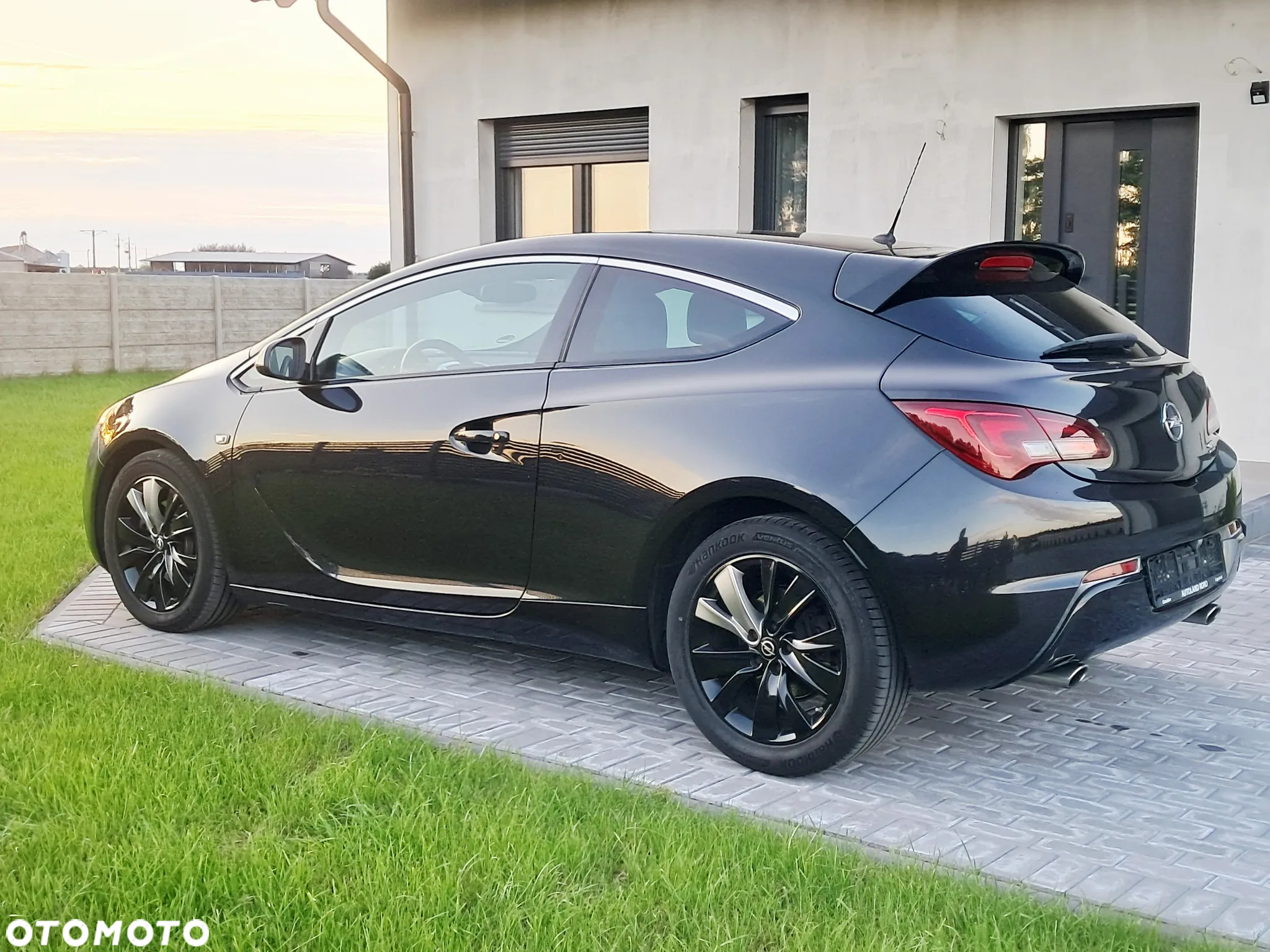Opel Astra IV GTC 2.0 CDTI Bi-Turbo S&S - 11