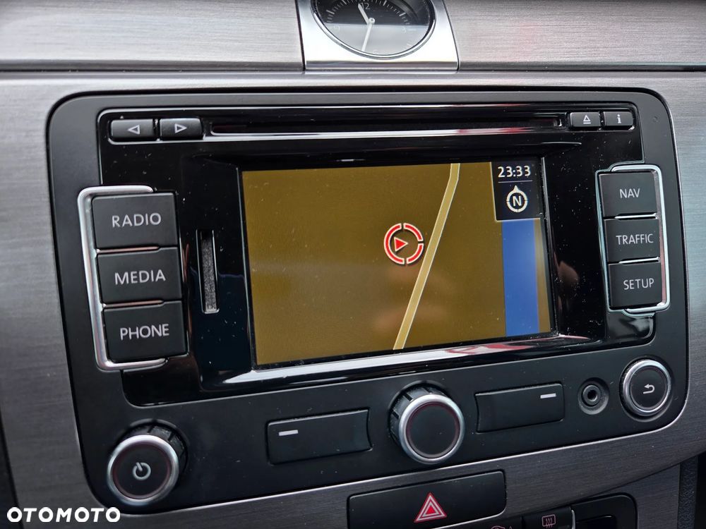 Volkswagen Passat 1.4 TSI BlueMotion Technology Highline - 32