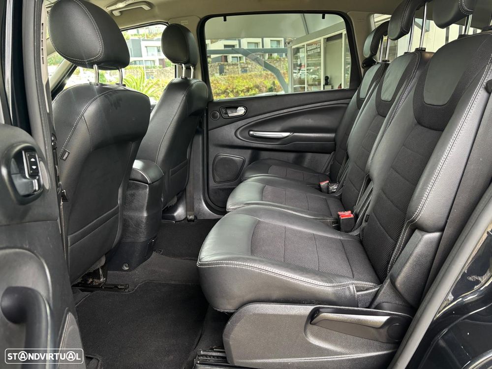 Ford S-Max 2.0 TDCi Titanium 7L - 9