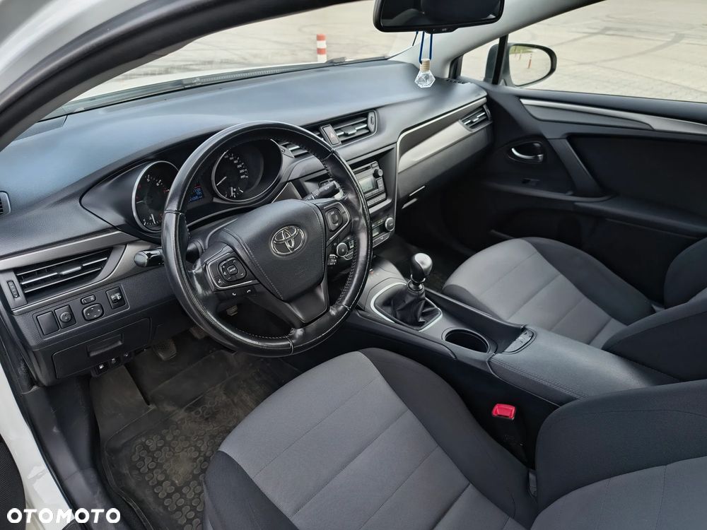 Toyota Avensis 1.8 Active - 3