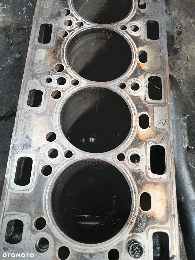 Blok silnika Renault Master II 2.5 DCI 09r - 1