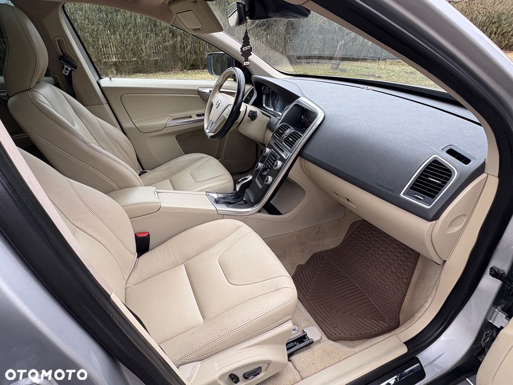 Volvo XC 60 T4 Momentum - 10