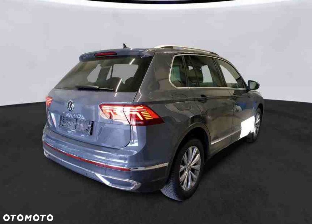 Volkswagen Tiguan - 4