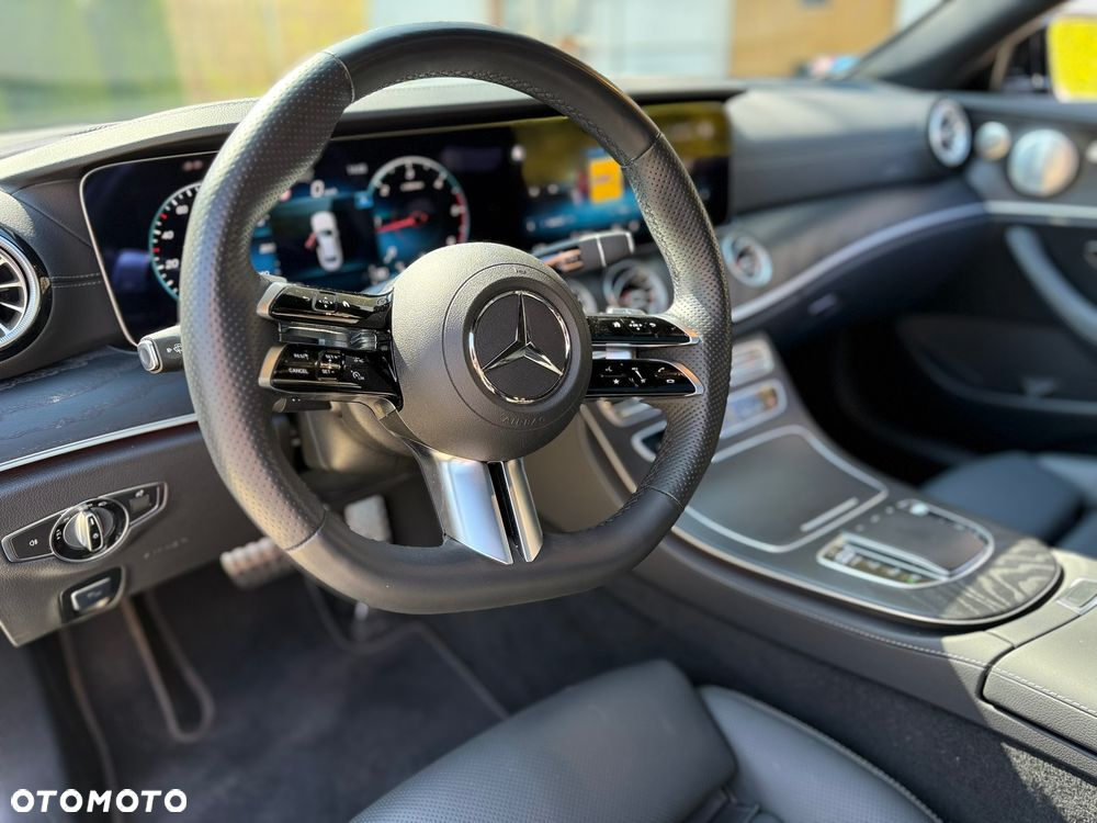 Mercedes-Benz Klasa E 220 d Coupe 4-Matic 9G-TRONIC - 24