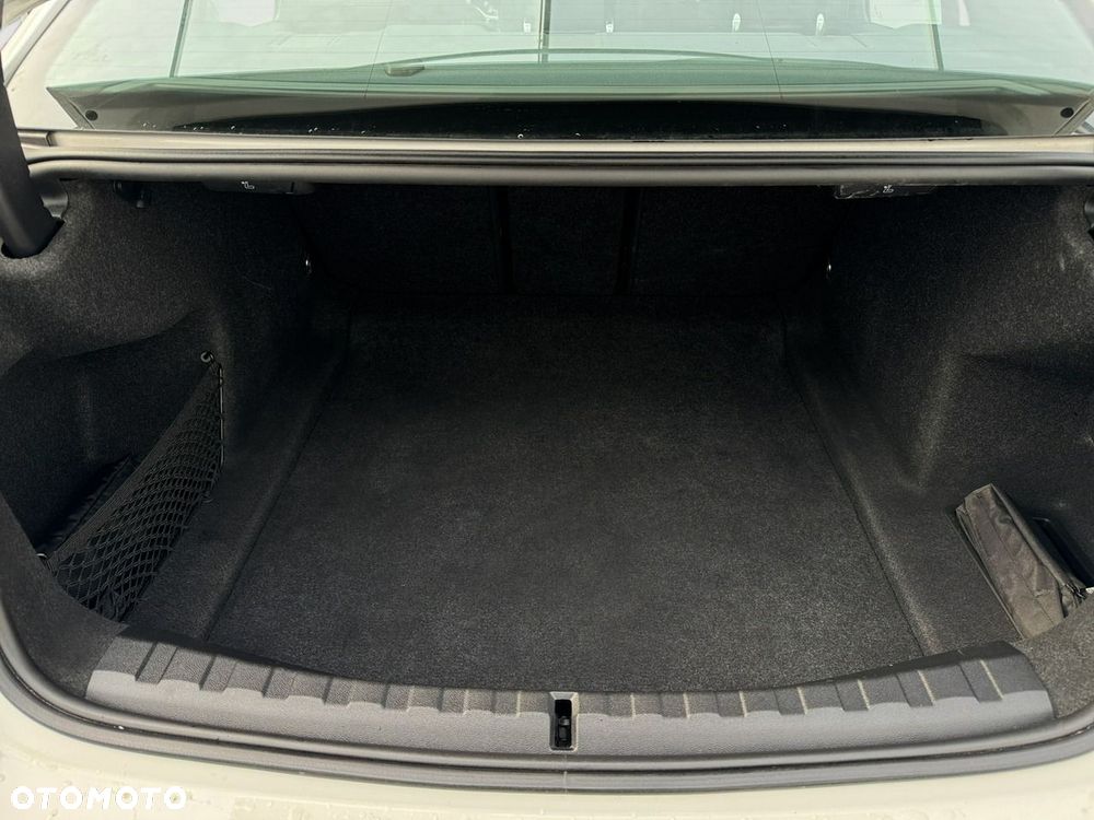 BMW Seria 3 318i M Sport - 24