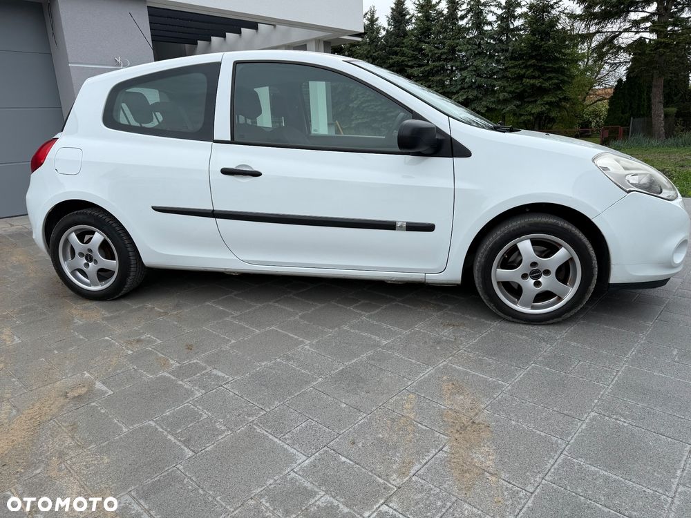 Renault Clio 1.2 16V Authentique - 4