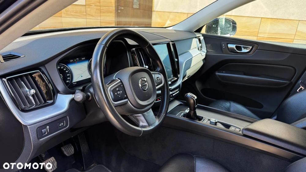 Volvo XC 60 D4 Momentum Pro - 17