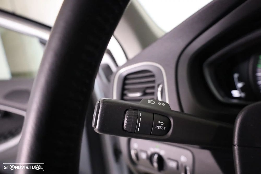 Volvo V40 2.0 D2 Momentum - 31