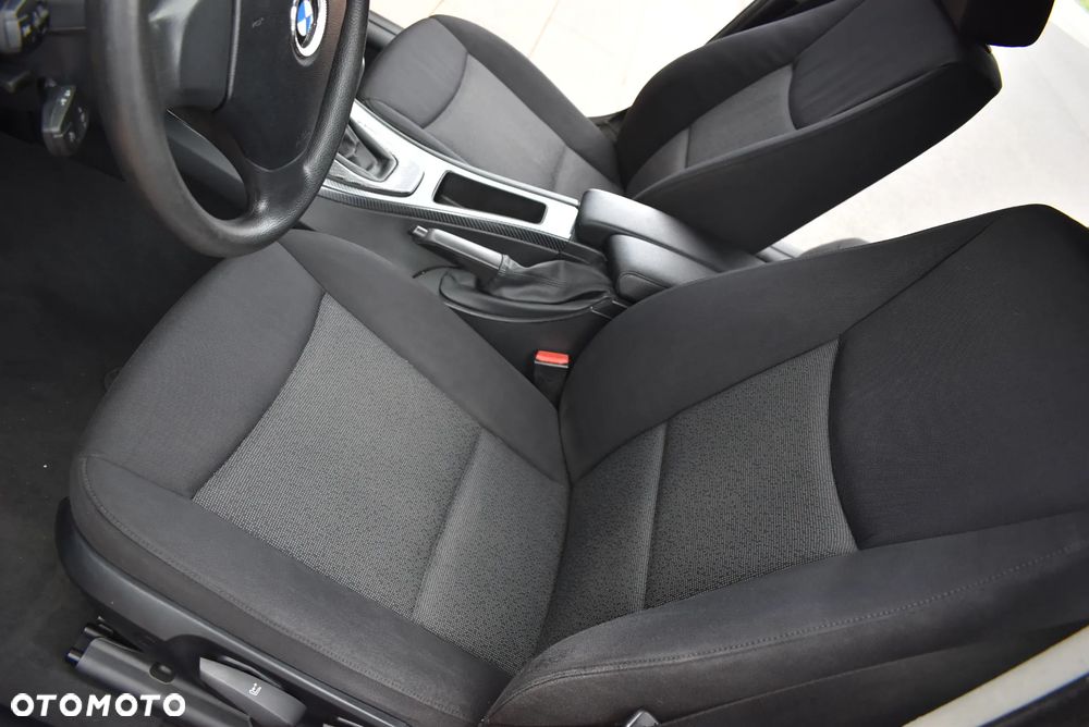 BMW Seria 3 320i - 17