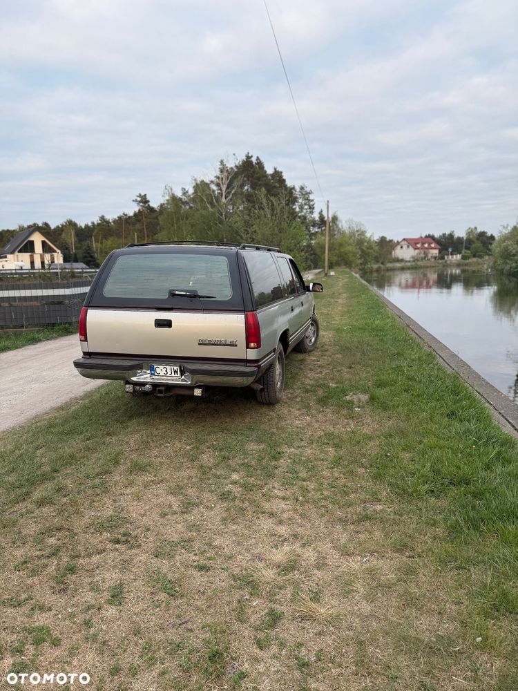 Chevrolet Suburban - 4