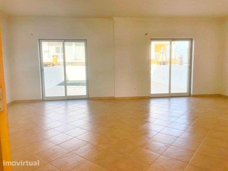 Moradia T3+1 no Pinhal Novo com Espaço Exterior e Garagem - Grande imagem: 3/12
