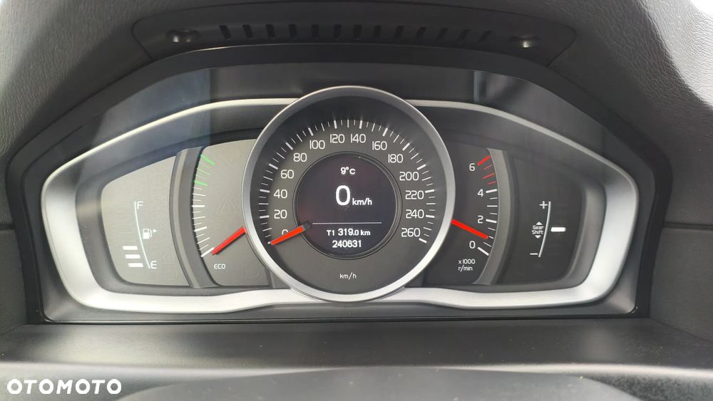 Volvo V70 D2 Momentum - 10