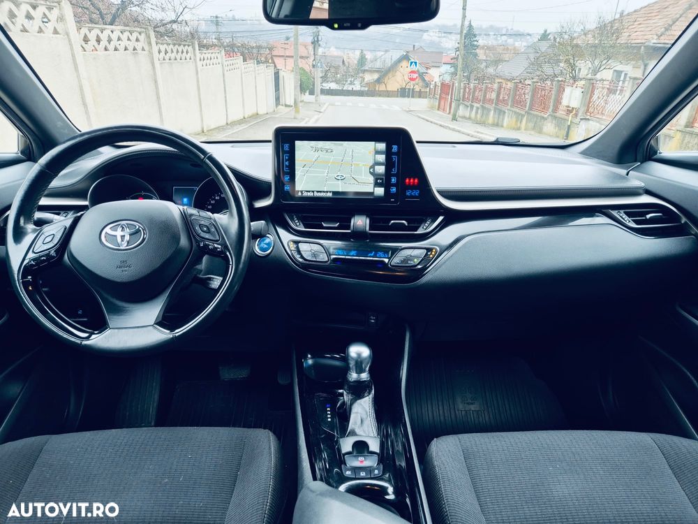 Toyota C-HR Hybrid Style - 23
