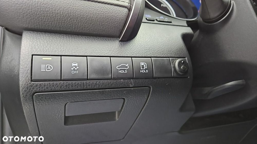 Toyota Camry 2.5 Hybrid Comfort CVT - 18