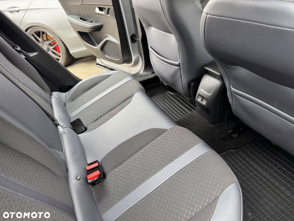 Peugeot 2008 PureTech 130 Allure Pack - 32