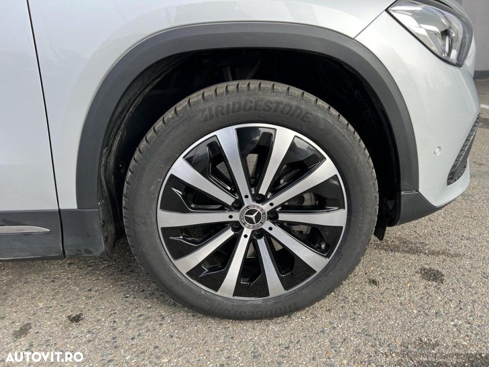Mercedes-Benz GLA - 9