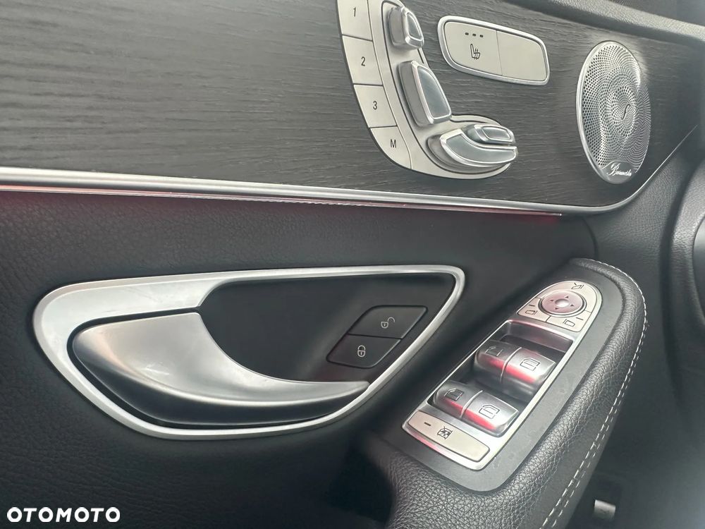Mercedes-Benz Klasa C 300 4MATIC 9G-TRONIC - 37
