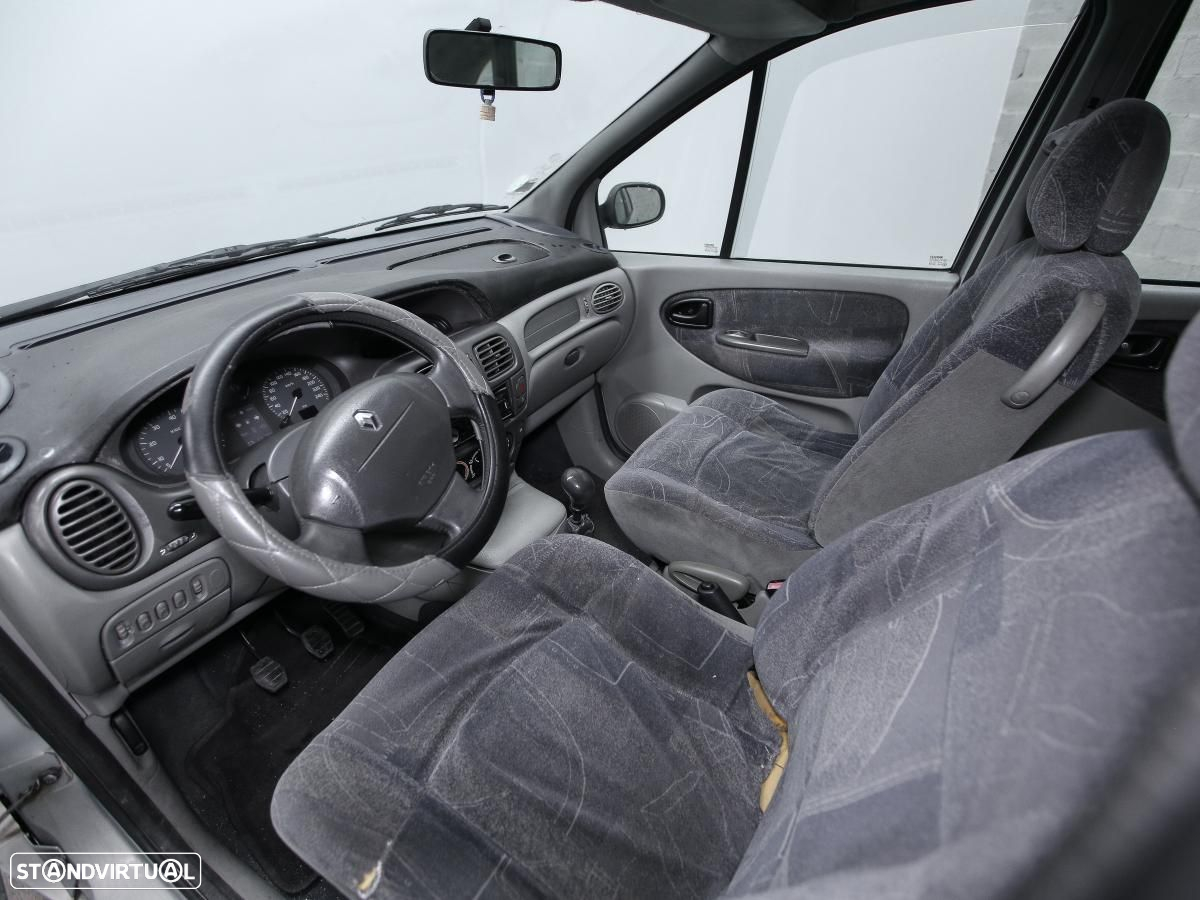 Renault Scénic 1.4 16V RTE - 4