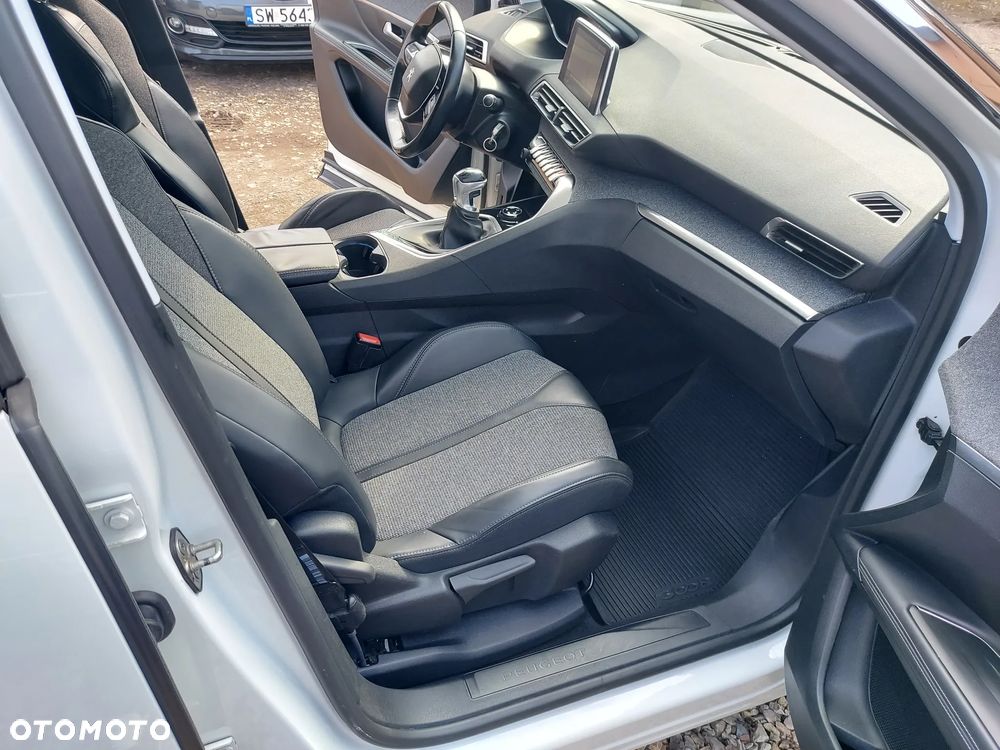 Peugeot 3008 1.2 PureTech Allure S&S - 22