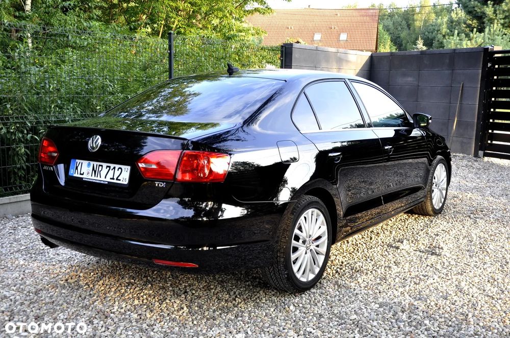 Volkswagen Jetta 2.0 TDI DSG Highline - 22