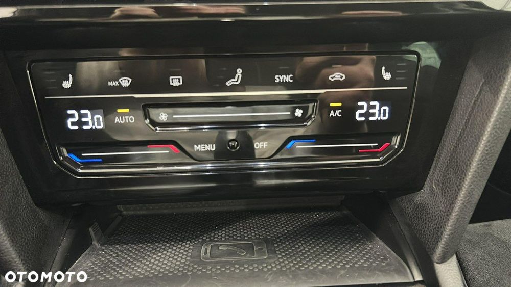 Volkswagen Passat 2.0 TDI Elegance DSG - 21