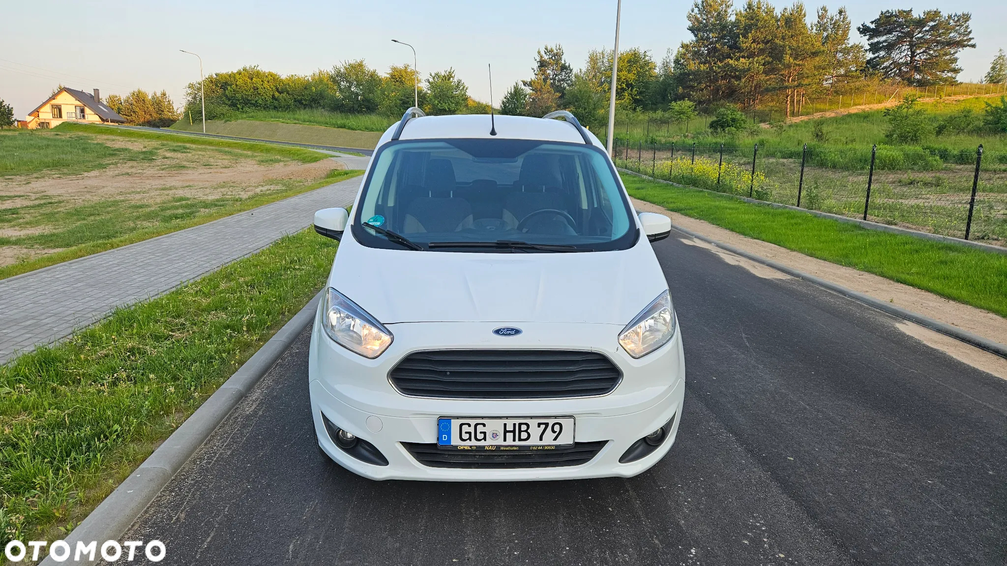 Ford Tourneo Courier 1.0 EcoBoost S&S Titanium - 2