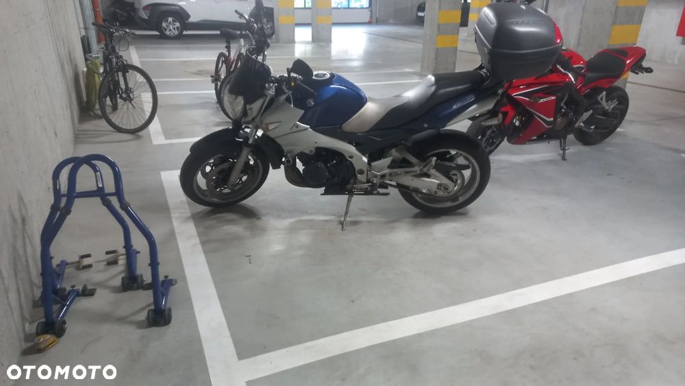 Suzuki GSR - 5