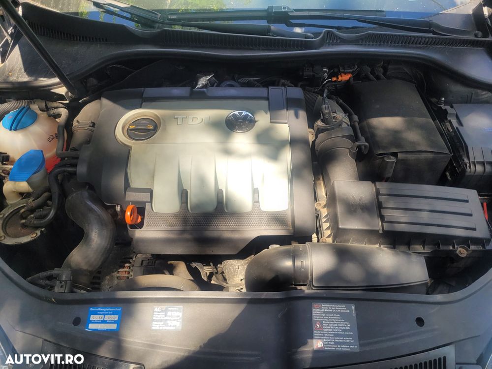 Volkswagen Golf 2.0 TDI DPF United - 14