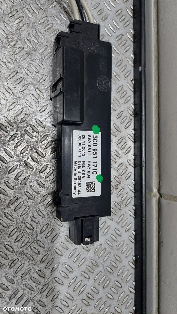 WZMACNIACZ ANTENY CZUJNIK VW R2013 NR 3C0951171C - 2