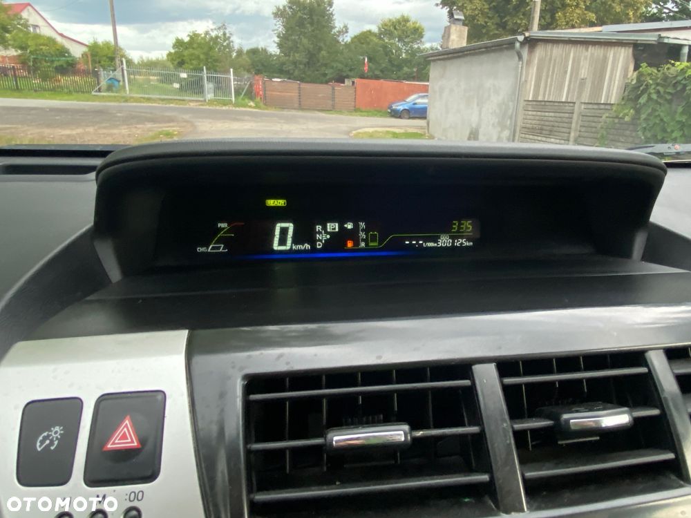 Toyota Prius+ (Hybrid) - 26