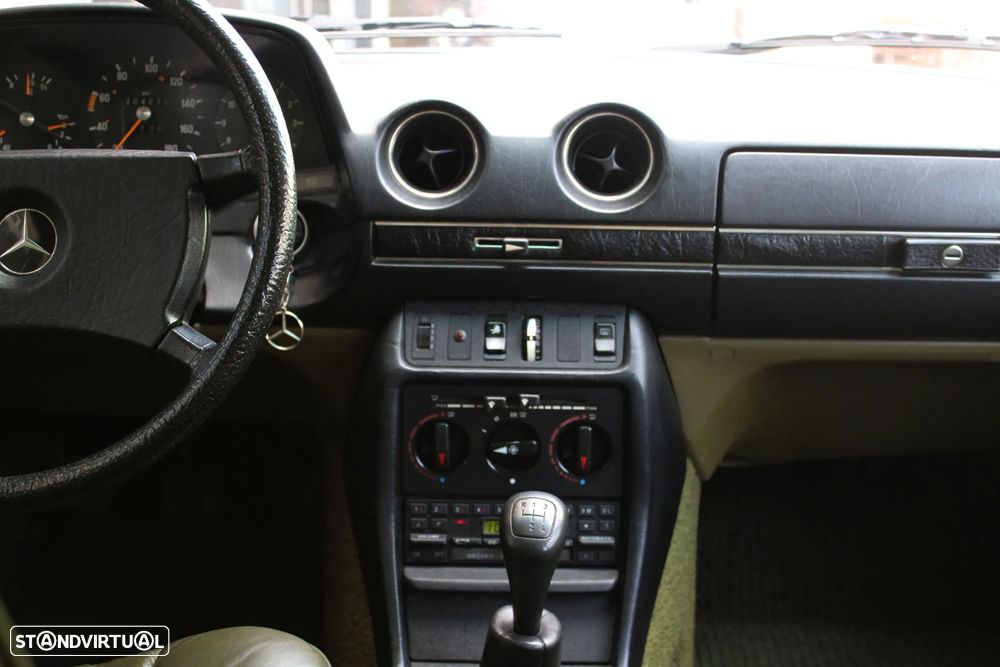 Mercedes-Benz W123 (1976-1986) 300 D - 25