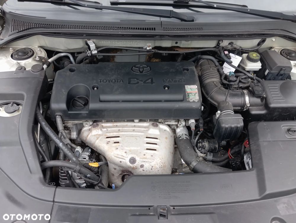 Toyota Avensis - 16