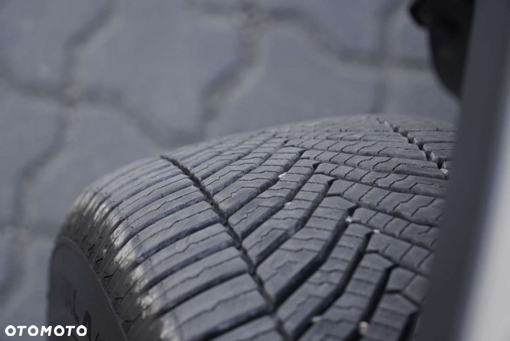 Ford Kuga 2.0 TDCi 2x4 Titanium - 29