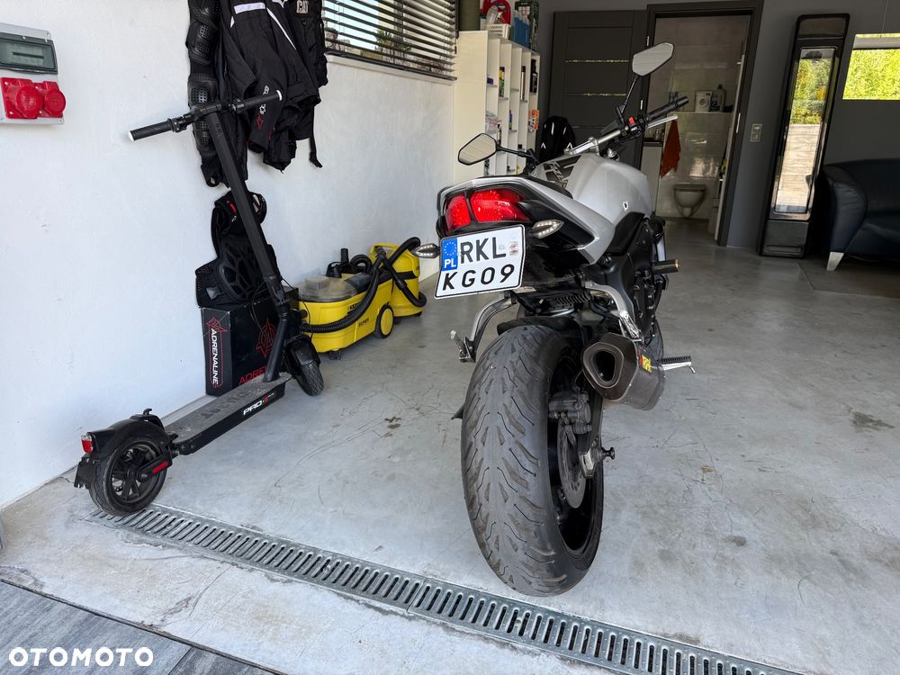 Yamaha FZ - 11