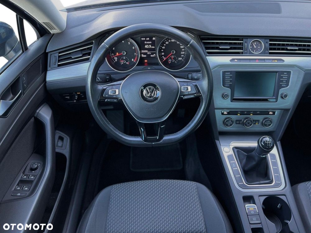 Volkswagen Passat 1.4 TSI BMT Trendline - 16
