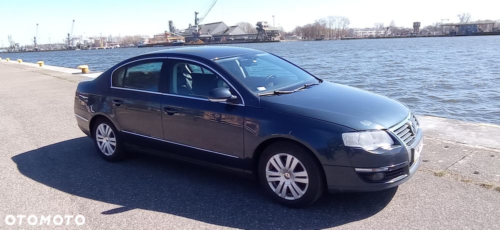 Volkswagen Passat 2.0 TDI DPF Highline - 9