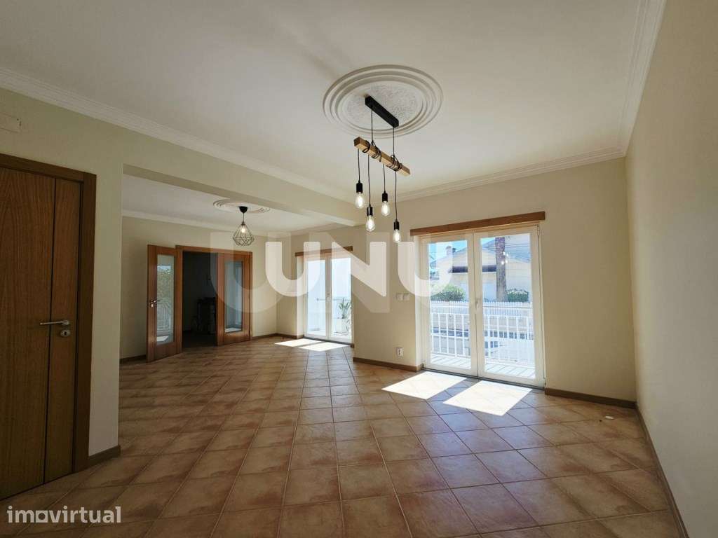 Moradia Geminada T4 - Zona Residencial - Grande imagem: 2/34