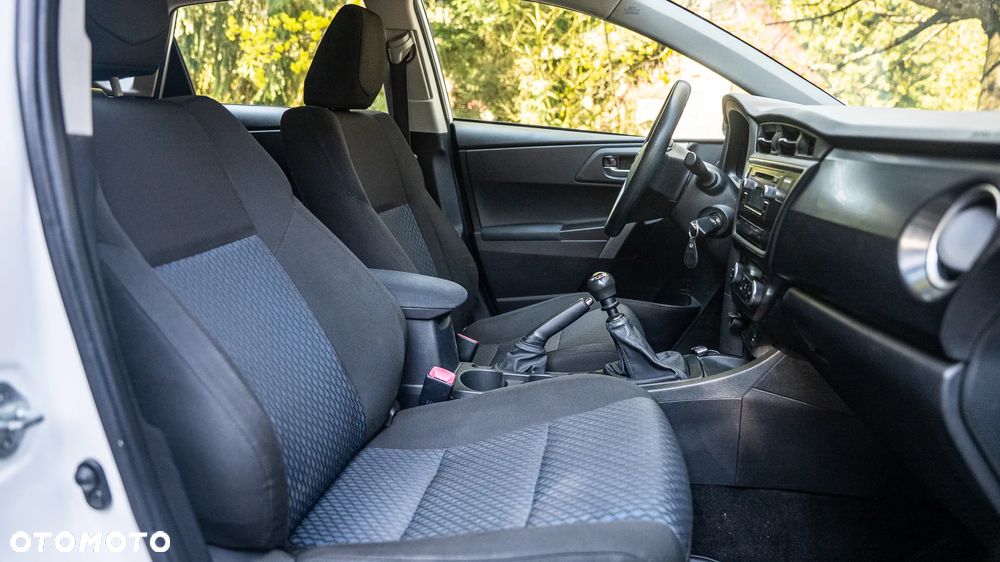Toyota Auris 1.4 D-4D Active - 5
